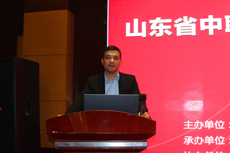 山东招生信息网副总编、山东名榜教育科技有限公司副总经理李培辉主持会议并作了主办单位的相关介绍